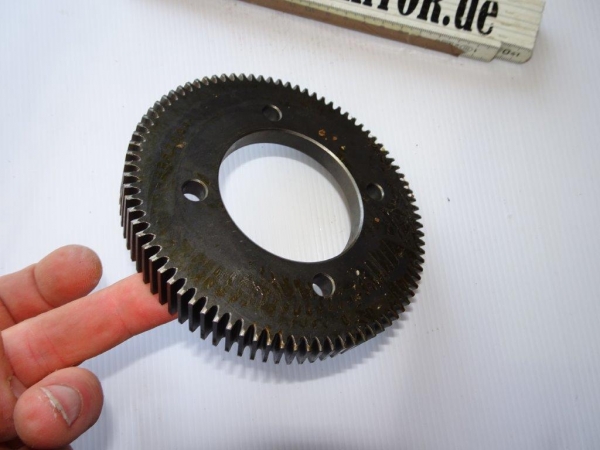 Zahnrad im Motor Antrieb Schwungmassenausgleich UTB 550 640 Fiat  85 Zähne