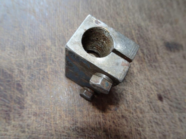 Klemmstück für Lenkzylinder UTB 300 302  gebraucht