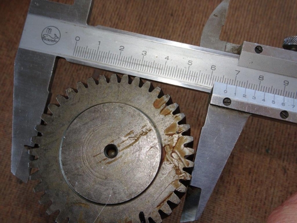 Zahnrad Welle im Schwungmassenausgleich UTB Fiat 550 640 ca. 10cm