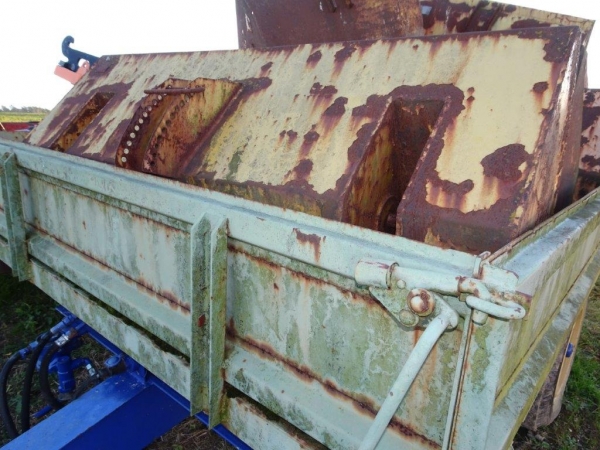 Frontladerschaufel   UTB 300 / 302  VB 180,- euro