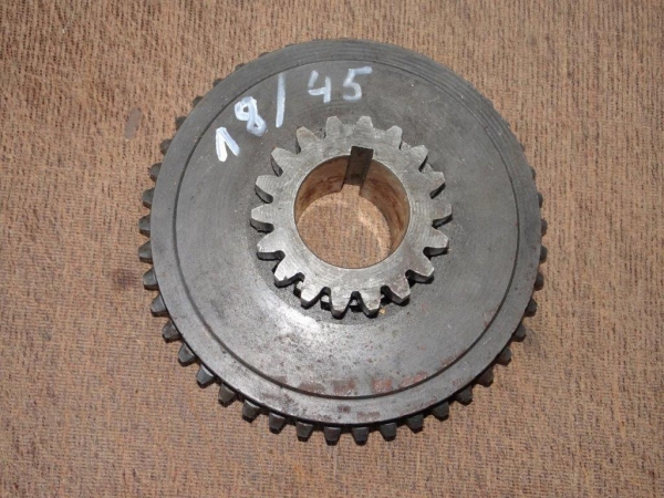 Zahnrad Allrad im Differenzial mit Nut für Bremsklotz UTB Fiat 45/18