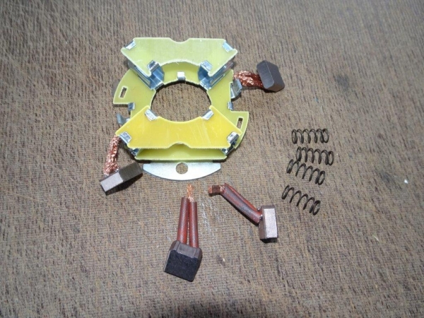 Kohlenhalter mit Kohlen für Getriebeanlasser