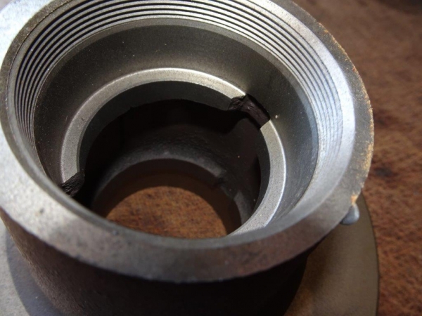 Radnabe UTB 445 für 16 Zoll Rad vorn außen dran mit Innengewinde für die Abdeckkappe