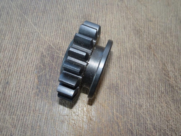 Zahnrad zum einschalten der Zapfwelle UTB Fiat