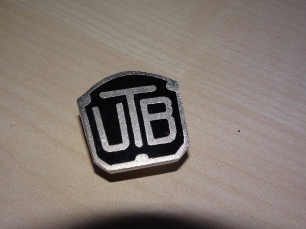 Anstecknadel UTB Metall mit Emaillie