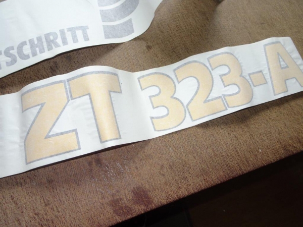 2 Stück Aufkleber Fortschritt ZT 323