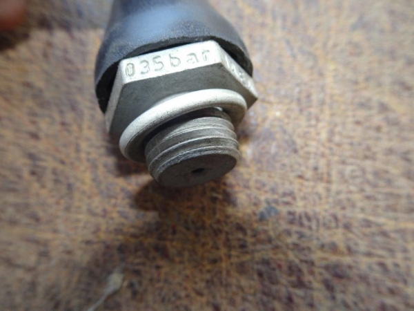 Öldruckgeber Öldruckschalter UTB 300 302 445 550 TIH mit Gummikappe