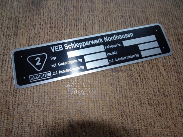 Typenschild VEB Schlepperwerk Nordhausen