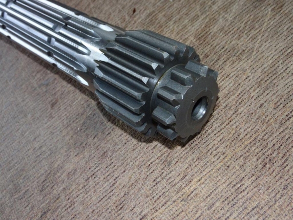 Welle im 4 Gang Getriebe UTB 550 640 +  Fiat 540 - 640 - 55.46 - 65.46 - 70.56