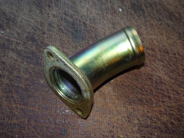 Flansch aus Metall unter Wasserpumpe zum Kühler TIH UTB Fiat