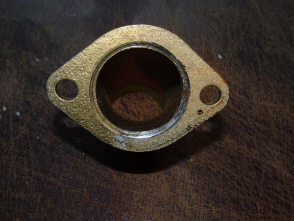 Flansch aus Metall unter Wasserpumpe zum Kühler TIH UTB Fiat