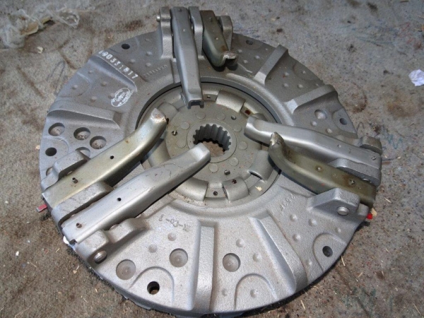 Kupplungsautomat  Traktor 650 750 850 850DT 1000 Super 15662 FIAT new Holland gerade 310mm 12 Zoll incl. Versand