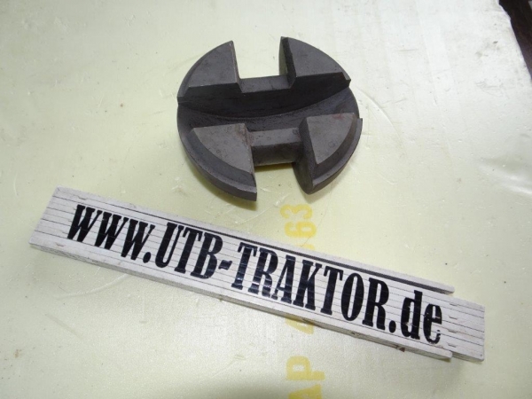 Gelenkstück in der Allrad Vorderachse UTB Fiat DT Modelle