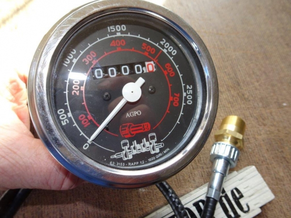 Tacho + Winkelgetriebe mit Welle + Antrieb UTB + Fiat