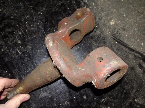 Achsaufnahme TIH 445 hinten rechts