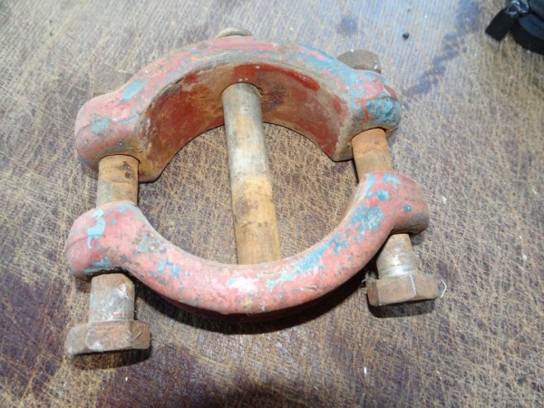 Klemmschelle für verstellbare Vorderachse UTB Fiat gut gebraucht
