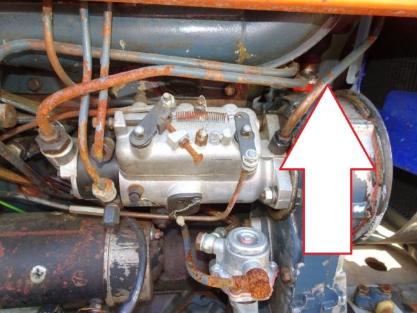 Leitung kurz Diesel UTB 445 TIH + Fiat 450 von Einspritzpumpe zum oberen Filter