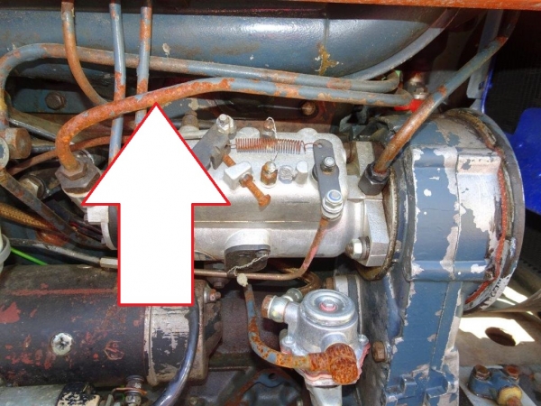 Leitung lang Diesel UTB 445 TIH + Fiat 450 R450 vom oberen Filter zur Einspritzpumpe