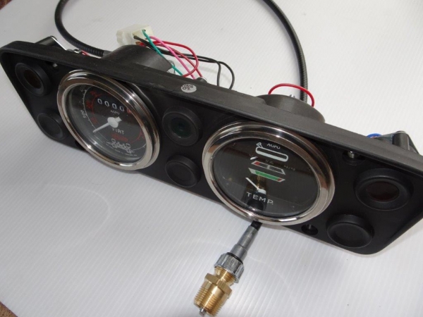 Amaturenbrett Instrumententafel mit Tachowelle + Tachoantrieb UTB 445  + 550