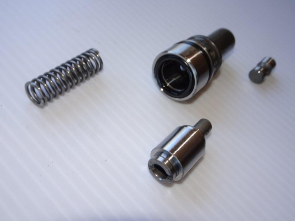 Entladeventil Modell Fiat  am Hydraulik Steuerblock Traktor UTB Fiat