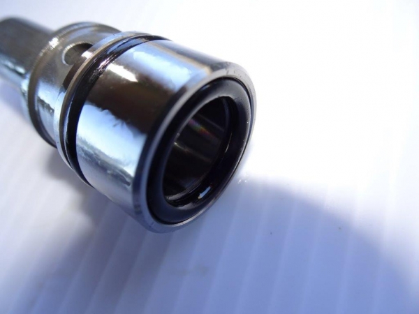 Entladeventil Modell Fiat  am Hydraulik Steuerblock Traktor UTB Fiat