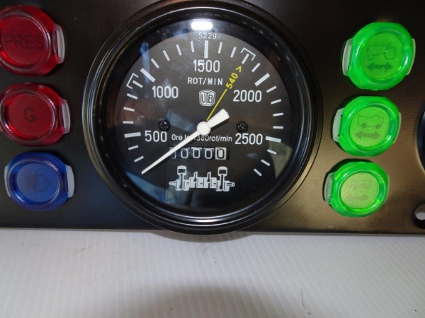 Amaturenbrett UTB TIH komplett Tacho mit Gewinde