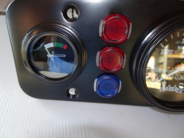 Amaturenbrett UTB TIH komplett Tacho mit Gewinde