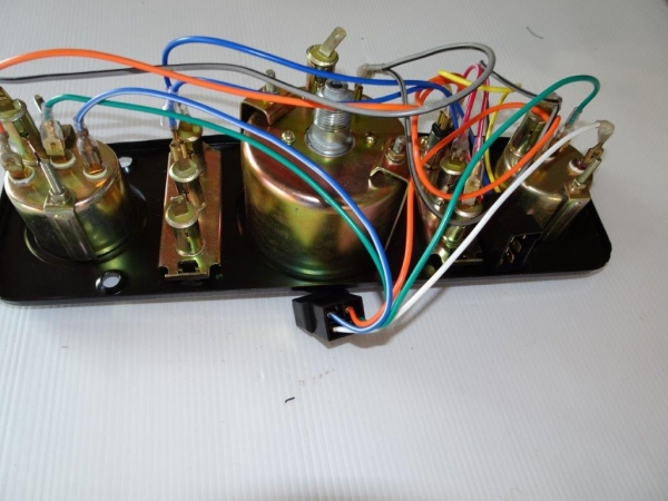 Amaturenbrett UTB TIH komplett Tacho mit Gewinde