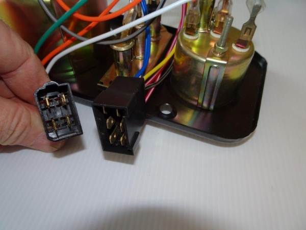 Amaturenbrett UTB TIH komplett Tacho mit Gewinde