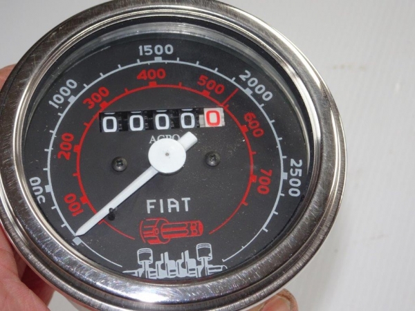 Tacho + Winkelgetriebe Fiat Traktor mit Gewinde M16x1