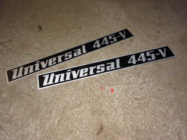 2 Stück Schriftzug für Motorhaube UTB 445V aus Aluminium