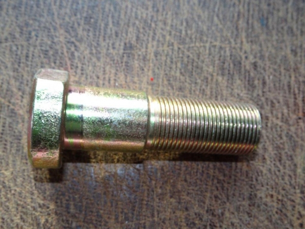 Schraube + Mutter Radbolzen hinten UTB 650 651 M20x1,5