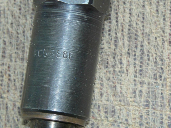 Düsenhalter + Einspritzdüse = Düsenstück für Traktor Fiat 415 + 415DT gebraucht KC55S8F