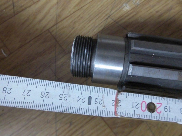 Welle im Allradgetriebe UTB 651 M