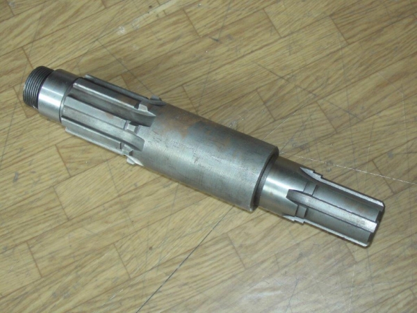 Welle im Allradgetriebe UTB 651 M