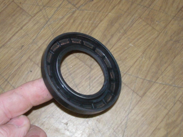 Simering Eingang Flansch Kardanwelle in der Vorderachse UTB + Fiat DT Modelle