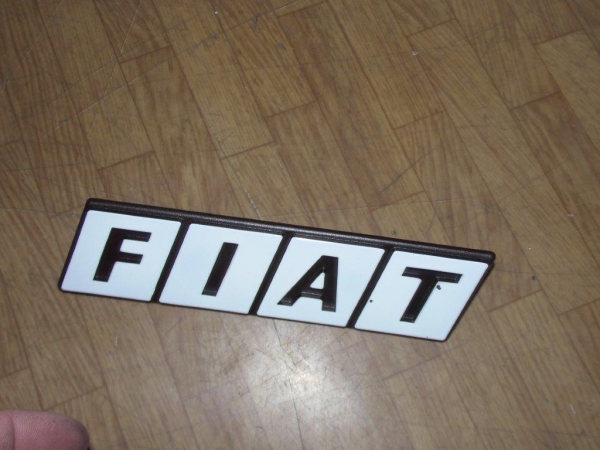 Schild Emblem Kunststoff Fiat 90 Series