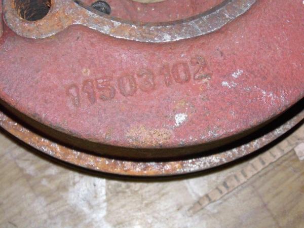 Keilriemenscheibe Kurbelwelle vorn  TIH UTB 445 Raupe SV445 + Fiat 3 Zylinder Motor