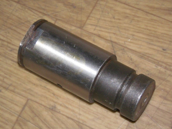 Bolzen für Zwischenrad im Steuerraddeckel UTB TIH FIat