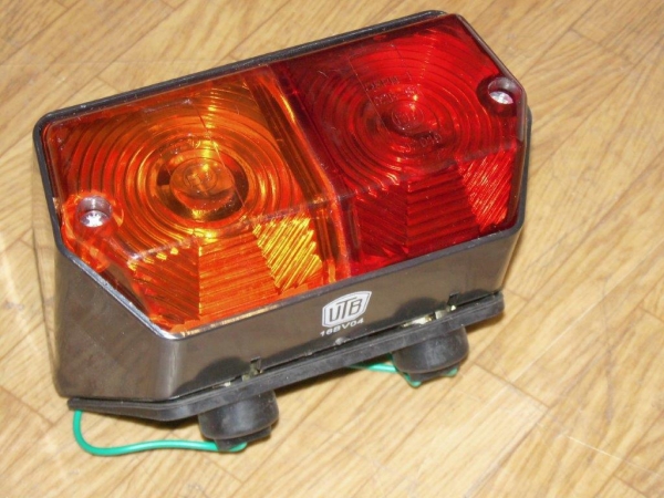 Rücklicht Rückleuchte UTB TIH Links mit Kennzeichenbeleuchtung
