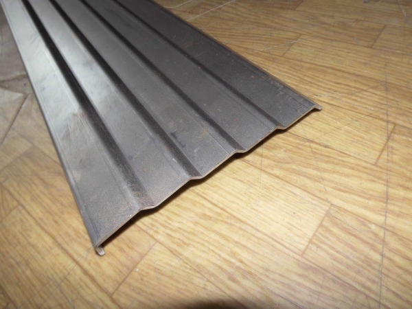 2 Stück Seitenbleche für Motorhaube UTB 650 + 651 Utos