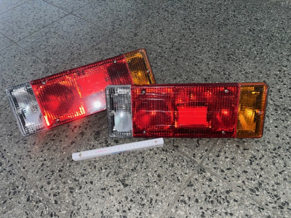 Rücklicht 2 Stück groß Universal  Sonderposten 2 Stück zusammen