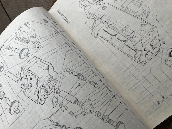 Ersatzteilkatalog UTB 550 IF original Teil für Frontlader Kabine Servolenkung stark gebraucht