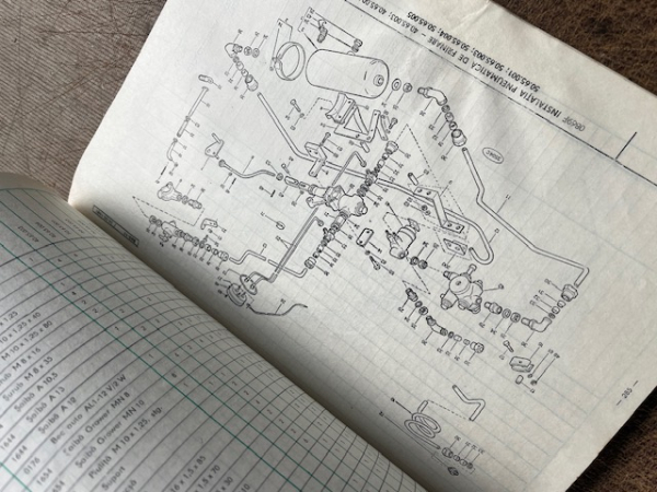 Ersatzteilkatalog UTB 550 IF original Teil für Frontlader Kabine Servolenkung stark gebraucht