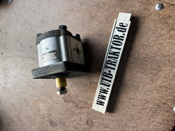 Hydraulikpumpe Arbeitshydraulik rechts UTB 302 445 550 TIH + FIAT Traktor original Romania