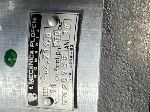 Hydraulikpumpe Arbeitshydraulik rechts UTB 302 445 550 TIH + FIAT Traktor original Romania