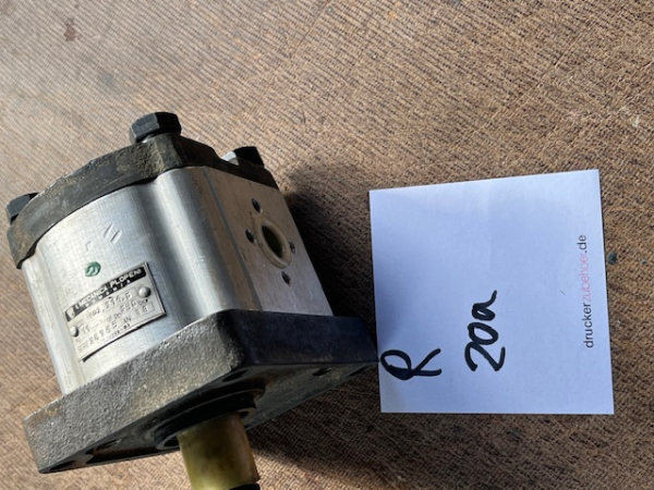 Hydraulikpumpe Arbeitshydraulik rechts UTB 302 445 550 TIH + FIAT Traktor original Romania