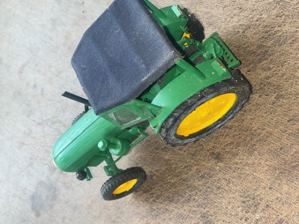 Modell Traktor Famulus Holz