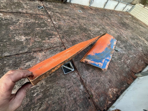 Seitenbleche für Raupe UTB SV 445 gebraucht incl. Versandkosten