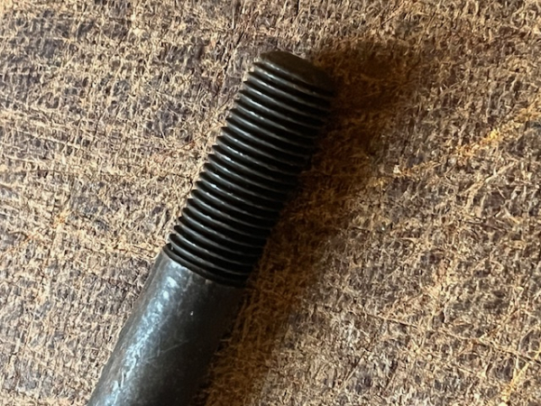 Stehbolzen für Zylinderkopf UTB 650 651